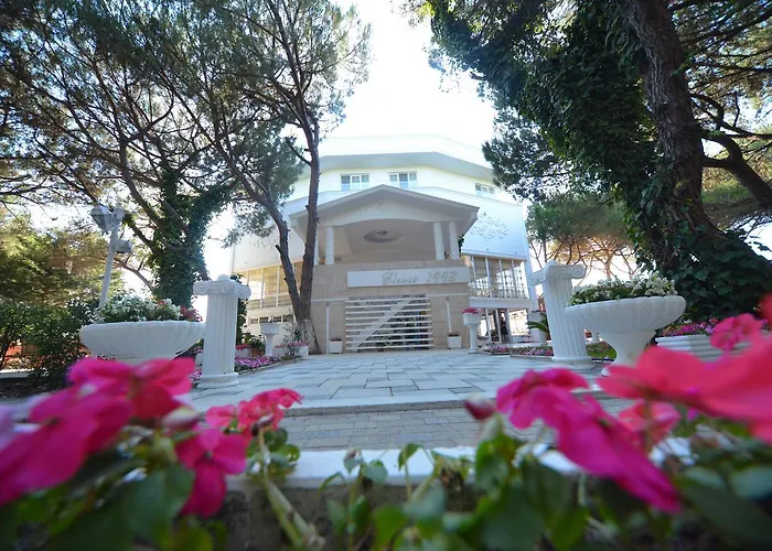 Elesio 4* Golem (Tirana)