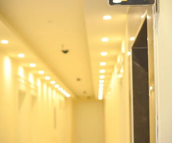 Hotel Elesio Golem (Tirana)