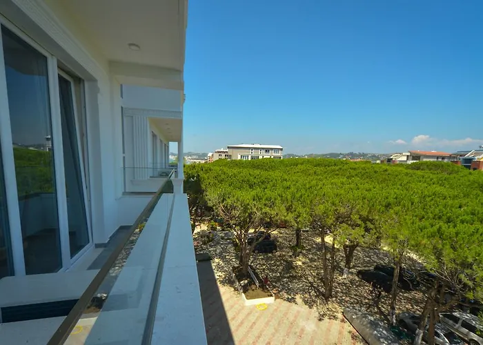 Elesio Golem (Tirana)