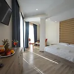 Elesio Hotel Golem (Tirana)