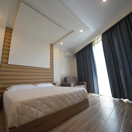 Elesio 4* غوليم