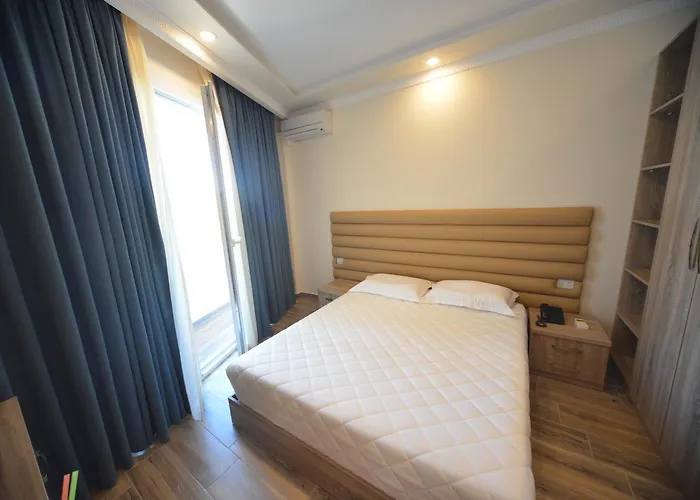 Elesio Hotel Golem (Tirana)