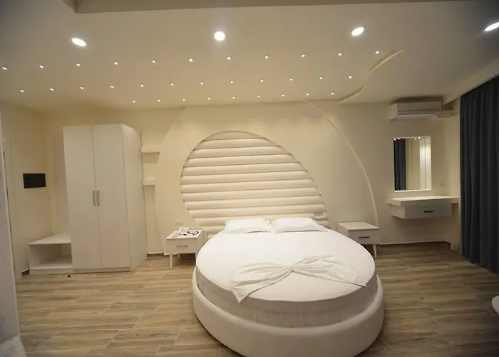 Elesio Hotel Golem (Tirana)